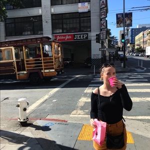 Meet your Posher, Hilary